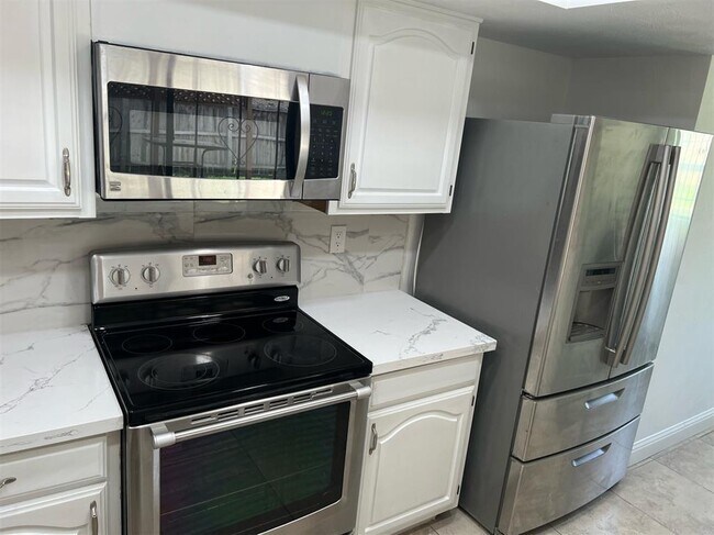 Building Photo - 7331 La Mesa Dr