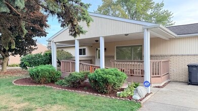 Building Photo - 1060 Glaser Dr