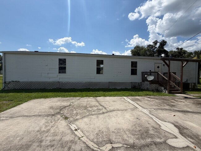 Foto del edificio - 2024 Laurel Ln