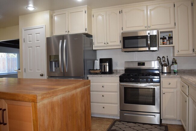 Building Photo - 5525 Forestwood Dr
