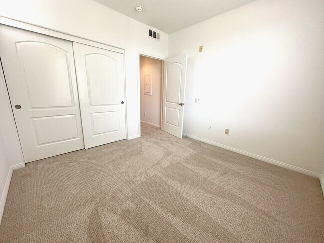 Building Photo - 6325 Turnstone St