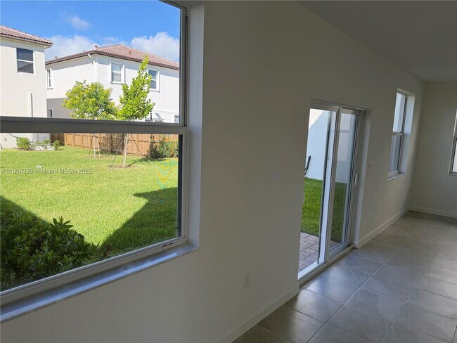 Foto del edificio - 2426 SE 26th Ln