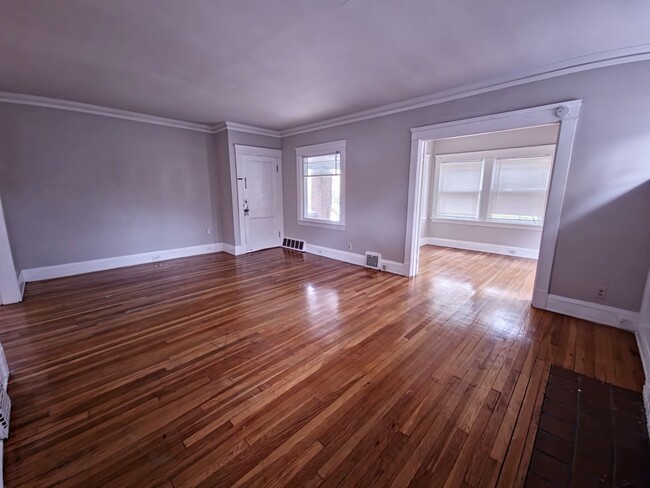 Building Photo - 3305 E. Overlook Rd Cleveland Heights, OH ...