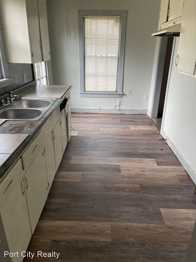Building Photo - 3 br, 1 bath House - 3556 Judson St