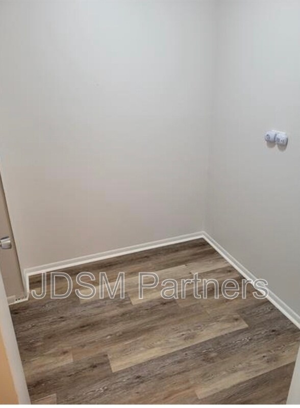 Foto del edificio - 5605 W Warren Ave