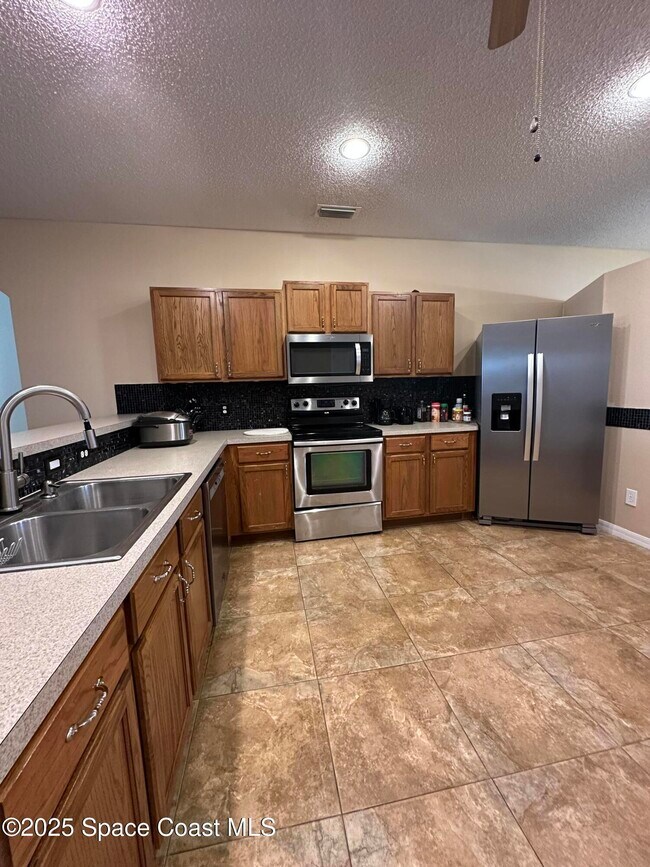 Building Photo - 1354 Enclave Dr