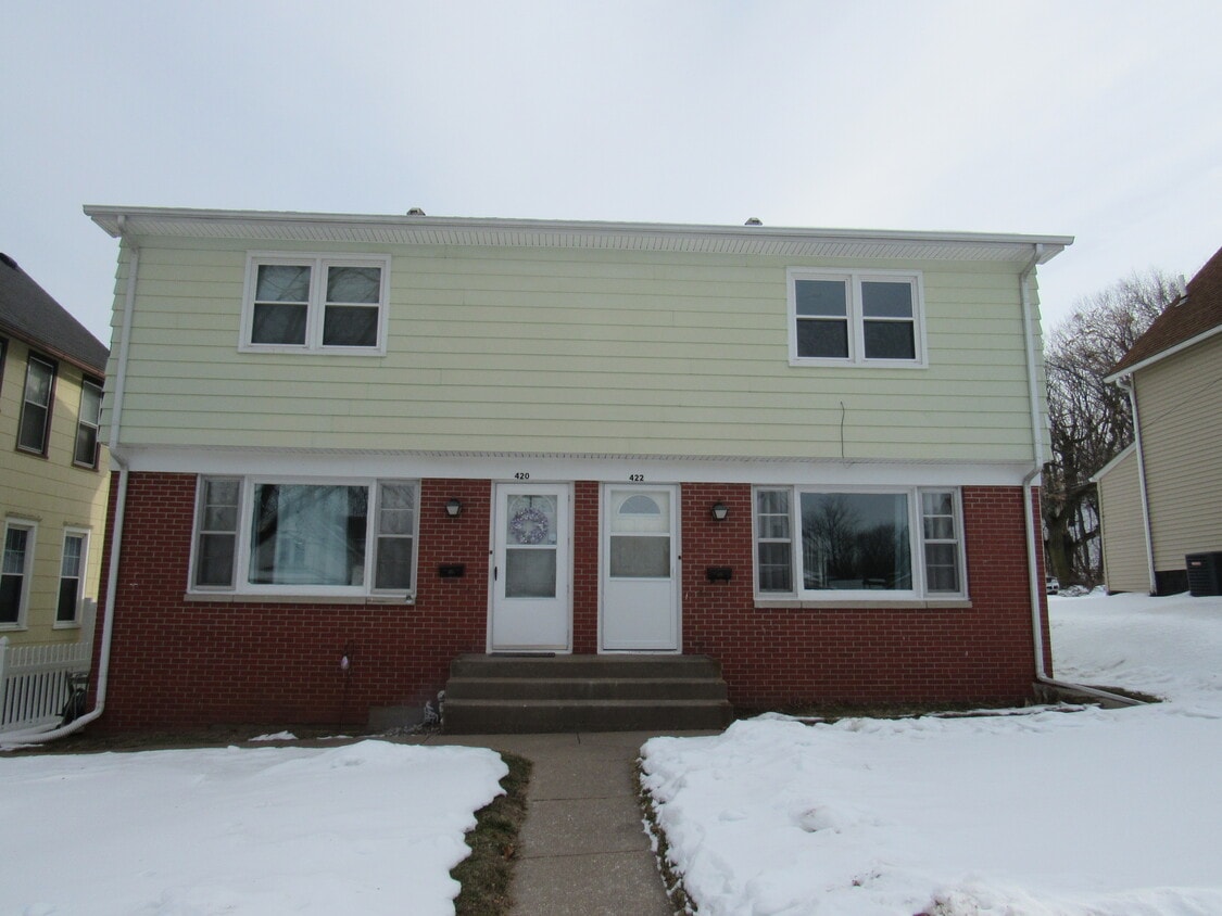 422 54th St, Moline, IL 61265 House Rental in Moline, IL