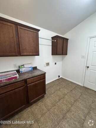 Building Photo - 9304 Primrose Avenue