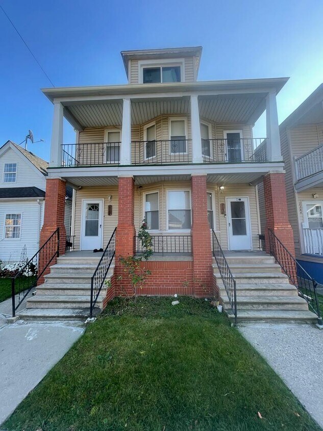 2398 Holmes St Unit 2, Hamtramck, MI 48212 2398 Holmes St Hamtramck, MI