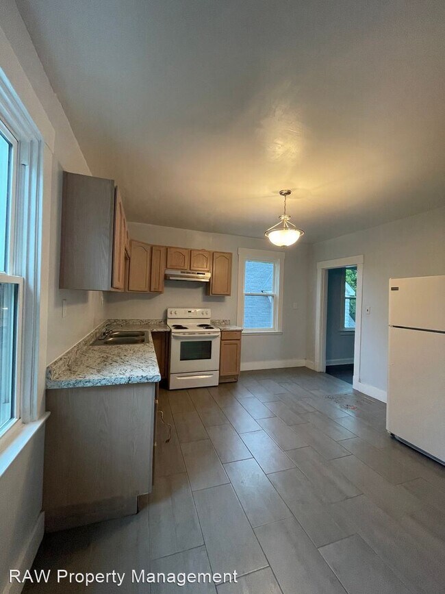 Building Photo - 4 br, 2.5 bath House - 2905 Costello Ave.