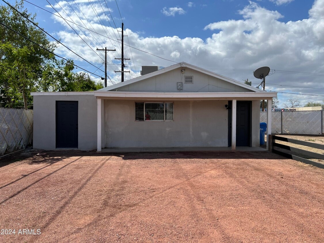 Primary Photo - 2911 N 47th Dr