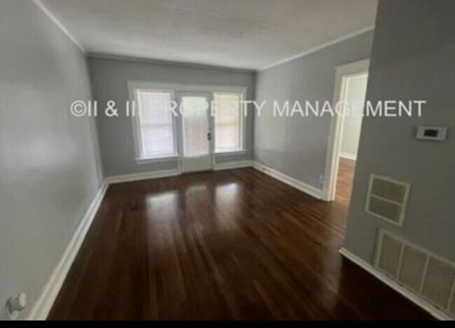 Foto del edificio - 215 W 37th St