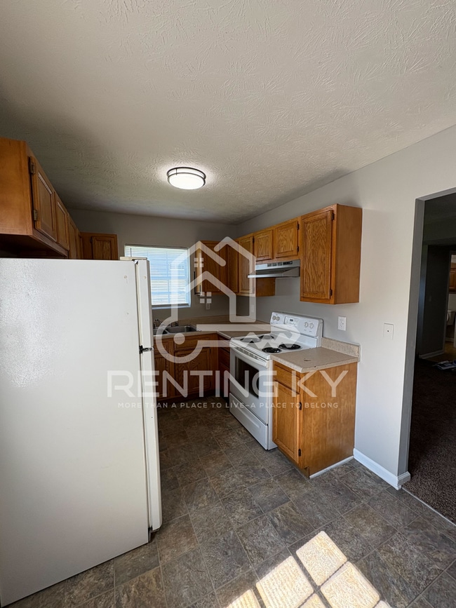 Building Photo - 2-Bed, 1.5-Bath Duplex/Townhome with Garage!