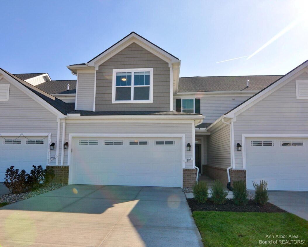 Primary Photo - 1104 Salt Springs Dr