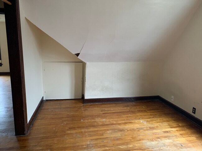 Building Photo - 514 Huron St