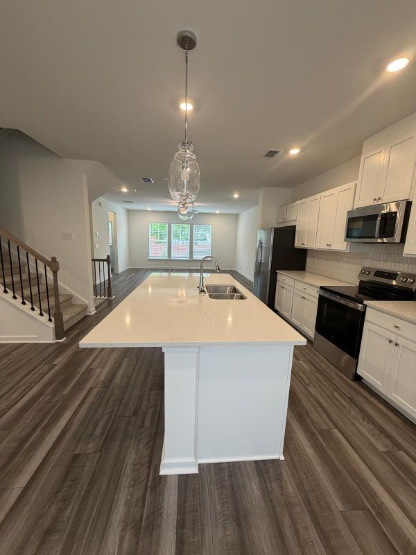 Foto del edificio - 6208 Kenbrook Dr