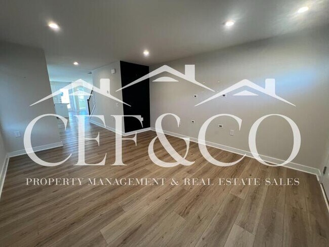 Foto del edificio - Spacious Townhome available in Spartanburg's East Side