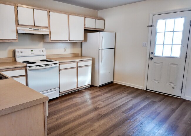 Foto del edificio - 204 Meadowbrook Ln