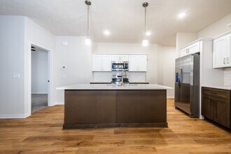 Building Photo - 12354 Edgewater Dr