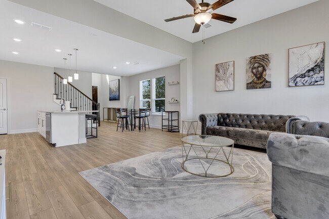 Foto del edificio - 741 Creekwater Ln