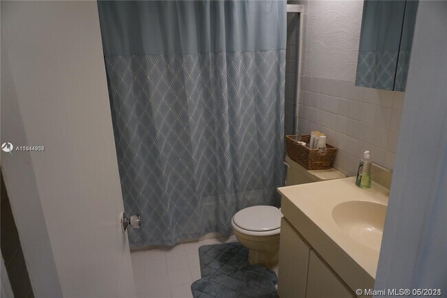 Building Photo - 450 Paradise Isle Blvd