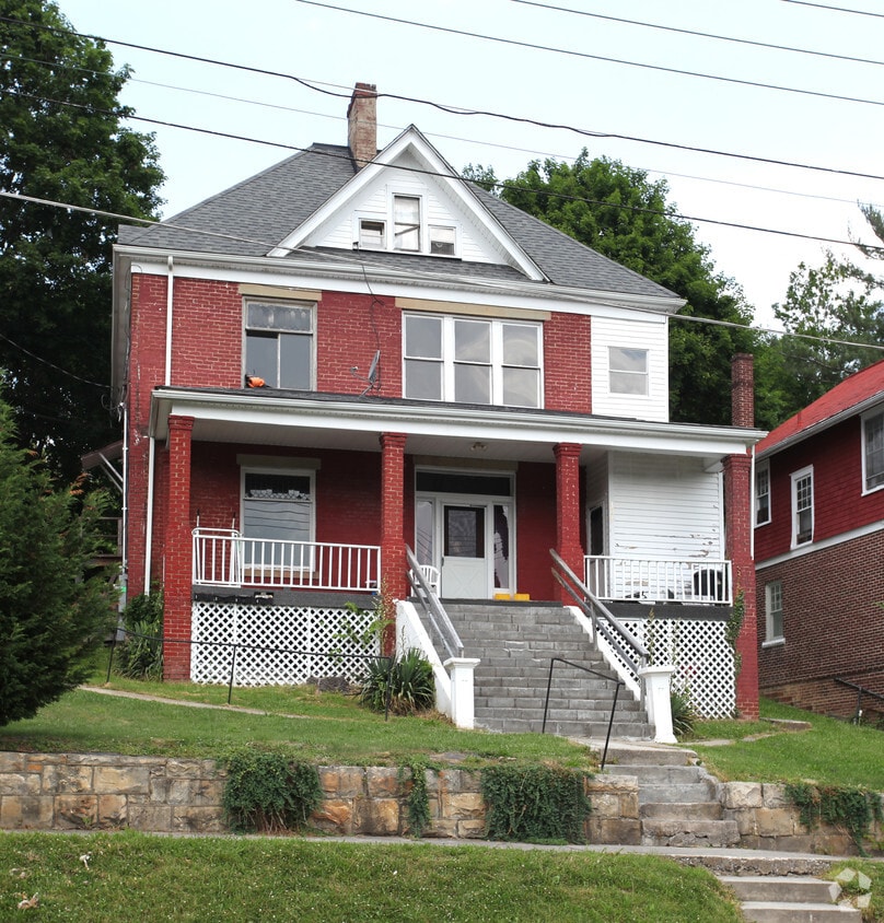 Primary Photo - 304 Frederick St