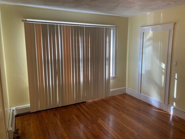 Building Photo - Allston 3 Bed Available Sept 1