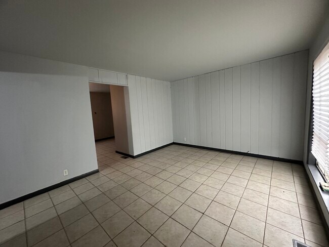 Foto del edificio - 802 Knollcrest Dr