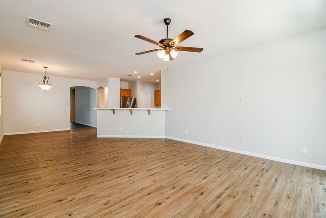 Building Photo - 1062 E Nickleback St