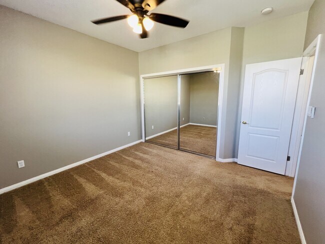 Building Photo - 803 Mountain Park Dr