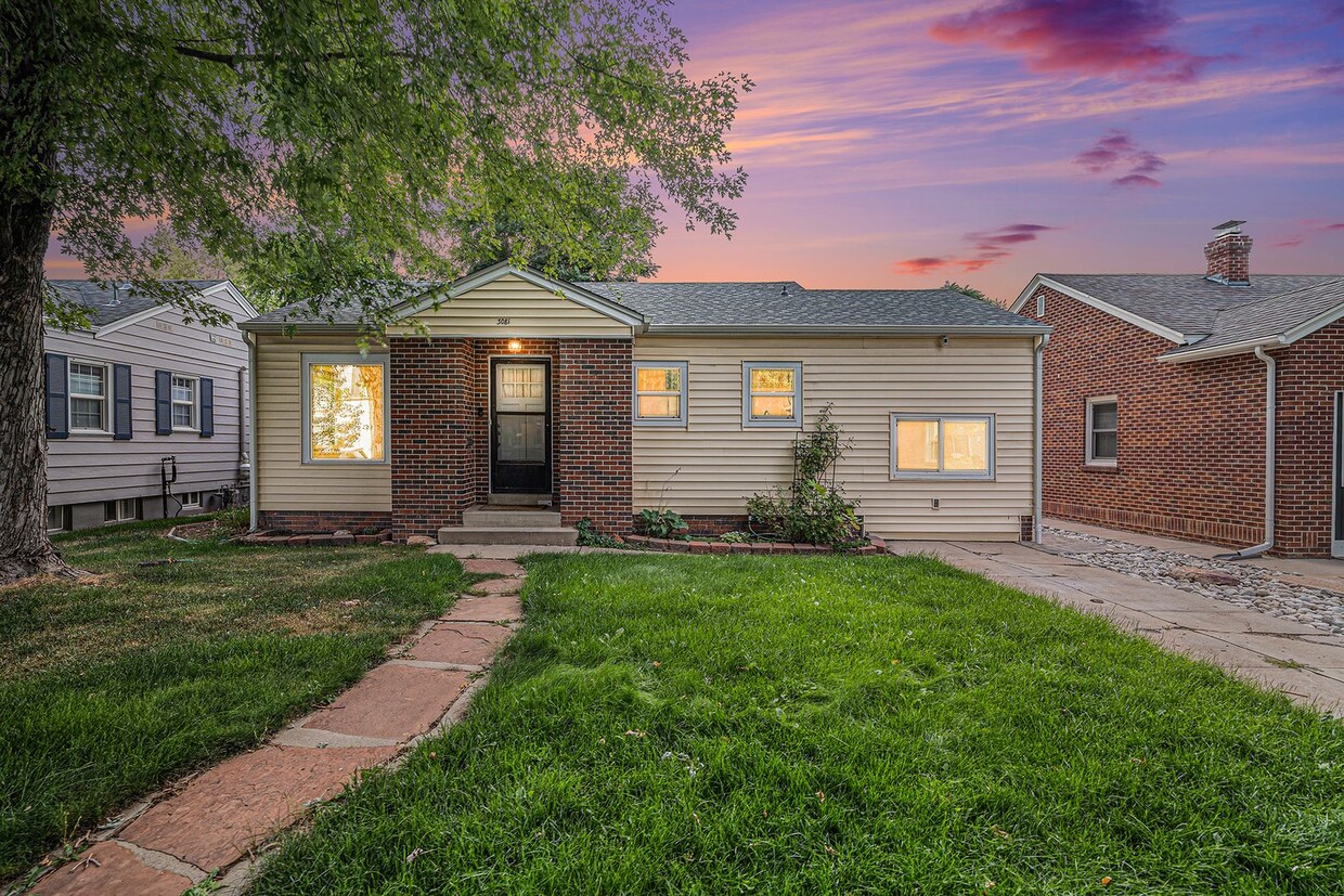 Primary Photo - Charming Midcentury Gem in Cushing Park