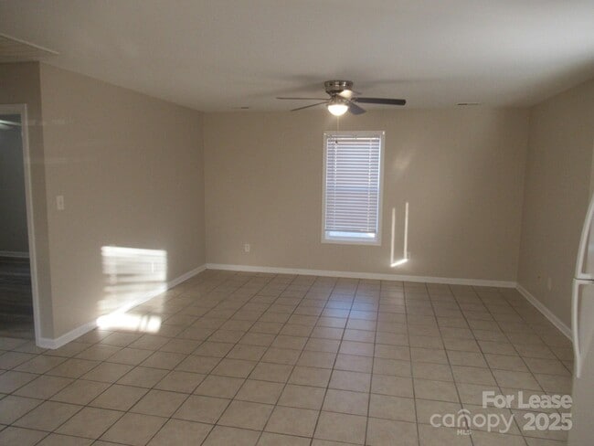 Building Photo - 406 S Flint St