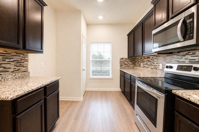 Building Photo - 3001 Iron Woods Dr