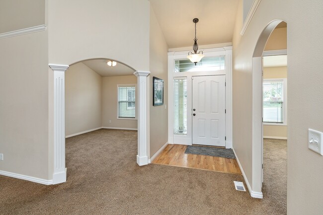 Building Photo - Live Large in Sutherland Farms: Spacious S...