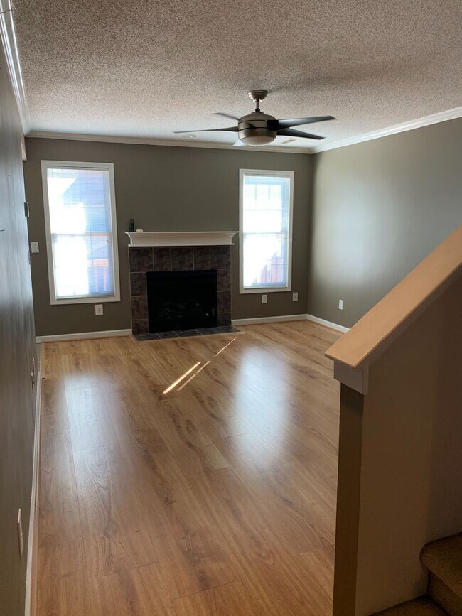 Foto del edificio - 3 Bedroom / 2.5 Bath Condo  Johnson City, TN