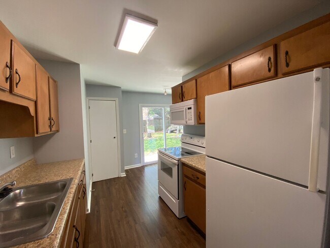 Building Photo - Renovated 3 Bedrooms / 2 Bathrooms / Fenced in Backyard with Patio / Great Smyrna Location