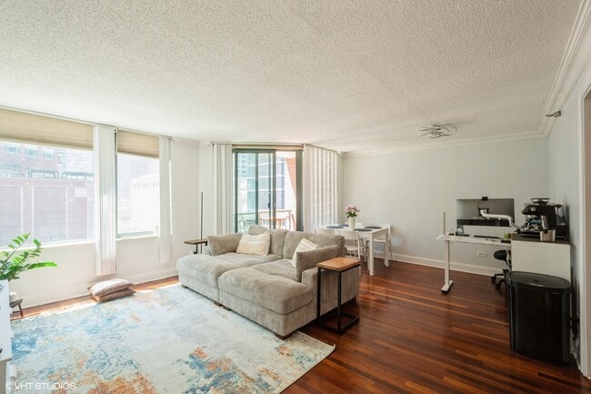 Building Photo - 440 N McClurg Ct