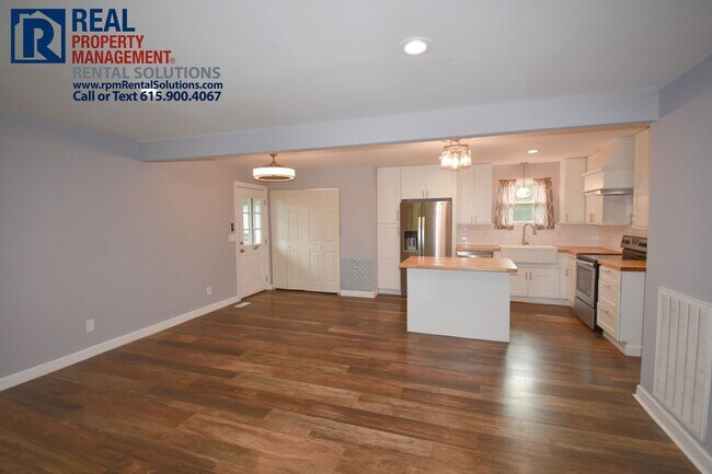Foto del edificio - *PENDING* Great 3 bd 2.5 ba with fenced in...