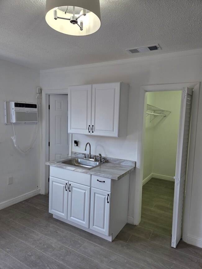 Main Room 2 - 448 E 40th St