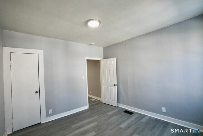 Foto del edificio - 156 Poplar St