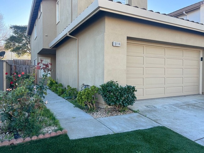 Building Photo - Charming Home in Las Palmas Community