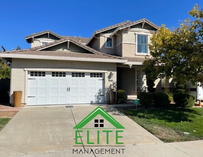 Foto del edificio - Beautiful 4-Bedroom Home in Desirable Ranc...