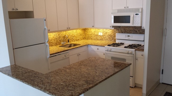 Cocina - 1960 N Lincoln Park W