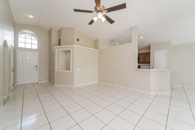 Foto del edificio - 8344 Fort Thomas Way