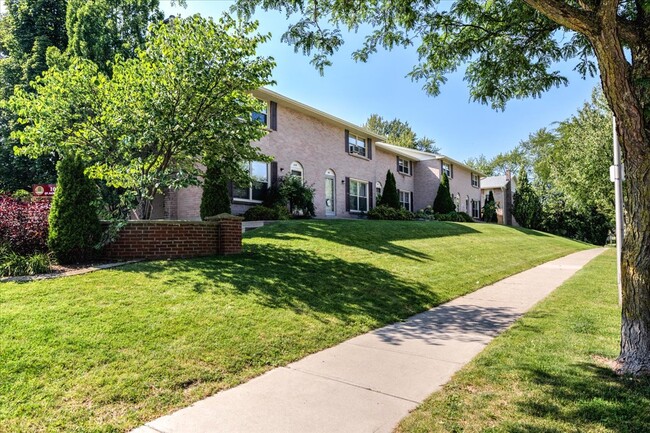 Building Photo - Blackacres Blvd Townhomes