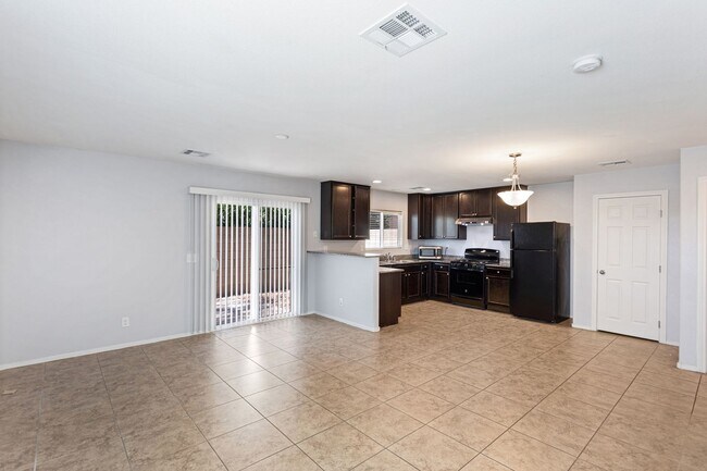 Foto del edificio - 3 Bath Southwest Cul de Sac Home