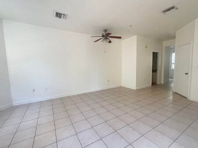 Building Photo - 3804 Shoma Dr