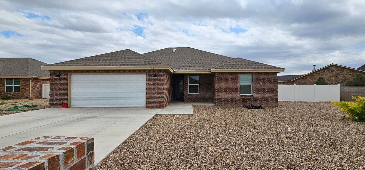 Primary Photo - Beautiful 3 bedroom, 2 bath home for rent