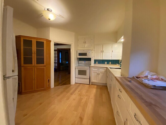 Building Photo - 119 N Winooski Ave