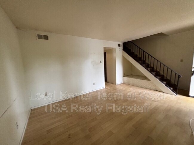 Building Photo - 601 W Dale Ave